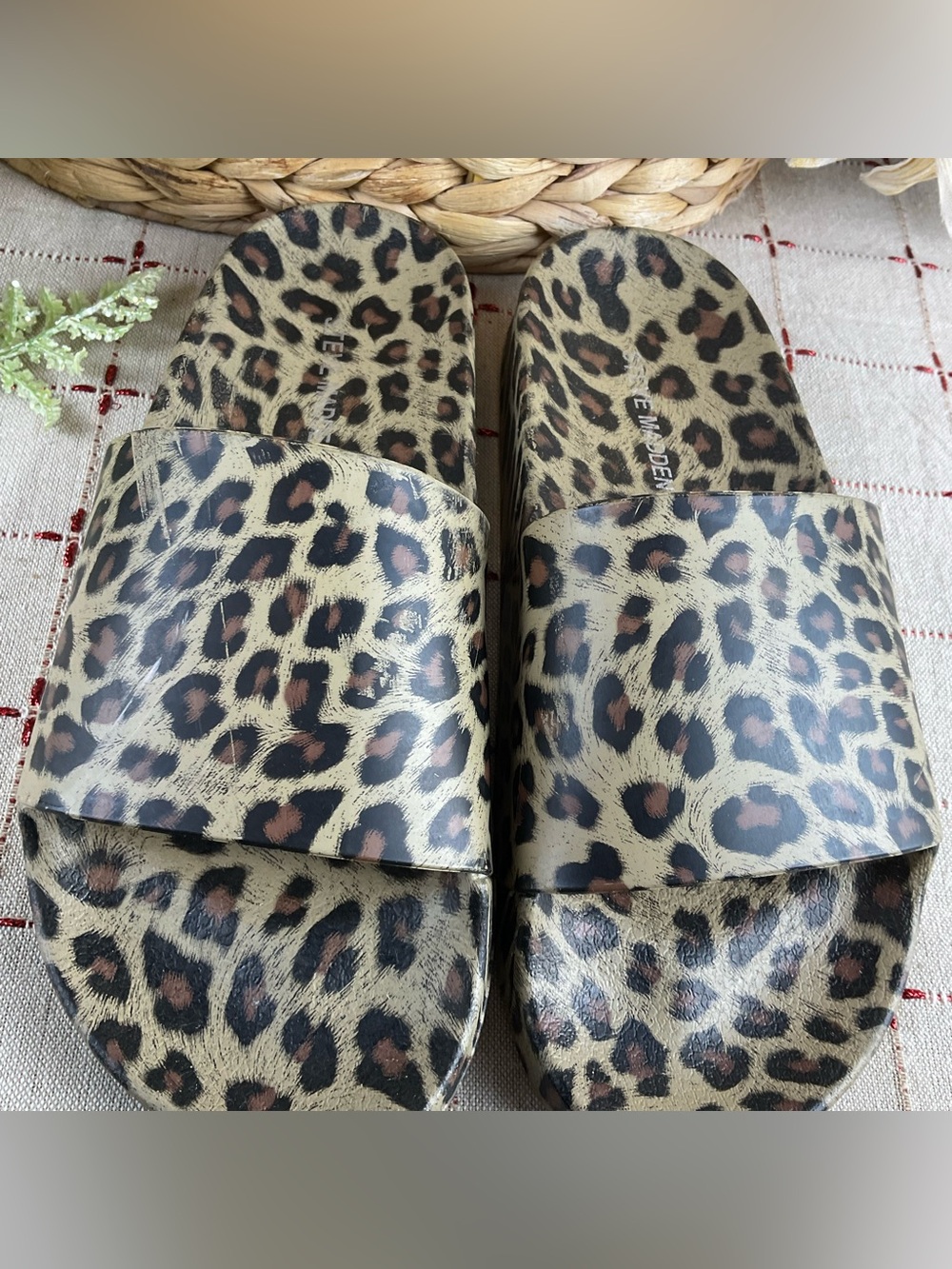 Steve Madden Sofi Leopard Print Slides Women’s Sz 6 PreLoved Sandals Pool Slides - Picture 8 of 8